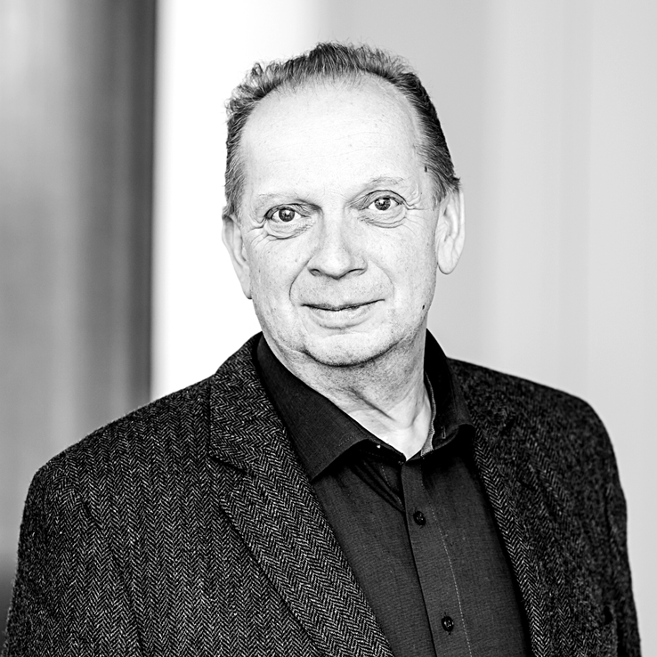 Dr. Alexander Schenk