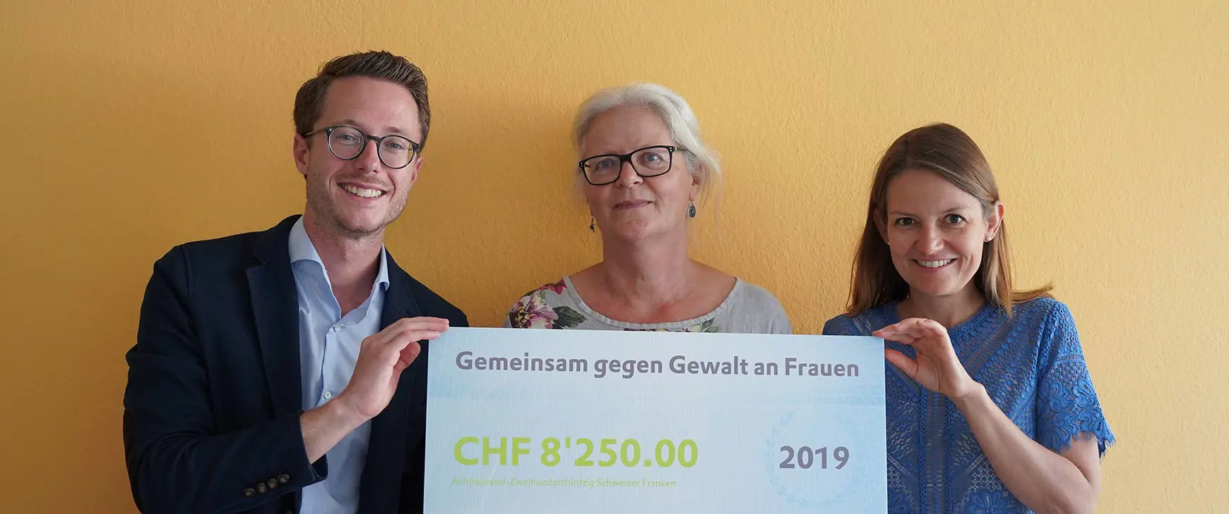 Checkübergabe Frauenhaus Bern.jpg
